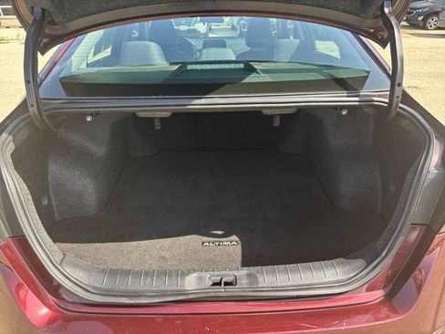 Used 2025 Nissan Altima 2.5 SV FWD image 30