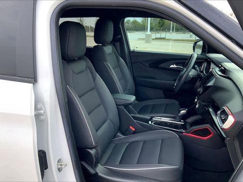 Used 2021 Chevrolet TrailBlazer RS w/ Technology Package image 8