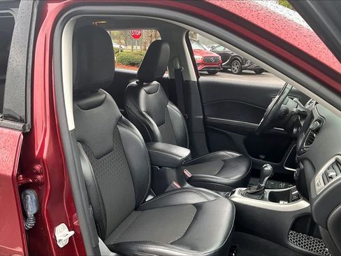 Used 2021 Jeep Compass Latitude w/ Driver Assistance Group image 8