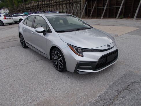 Used 2022 Toyota Corolla SE FWD image 3