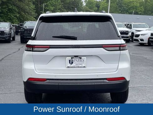 Used 2026 Jeep Grand Cherokee Altitude RWD image 8