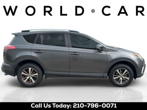 Used 2018 Toyota RAV4 XLE image 1