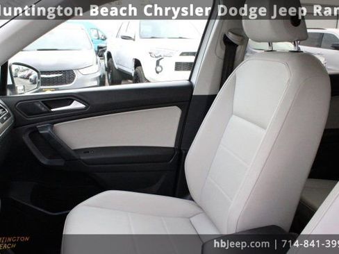 Used 2019 Volkswagen Tiguan SE w/ Panoramic Sunroof Package image 28