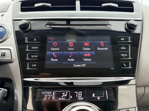 Used 2017 Toyota Prius V Two image 31