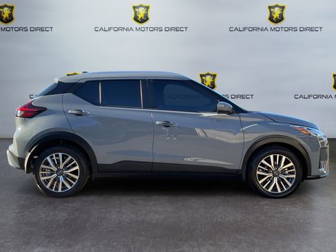 Used 2024 Nissan Kicks SV image 4