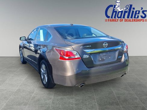 Used 2014 Nissan Altima 2.5 SL w/ Moonroof Package FWD image 5