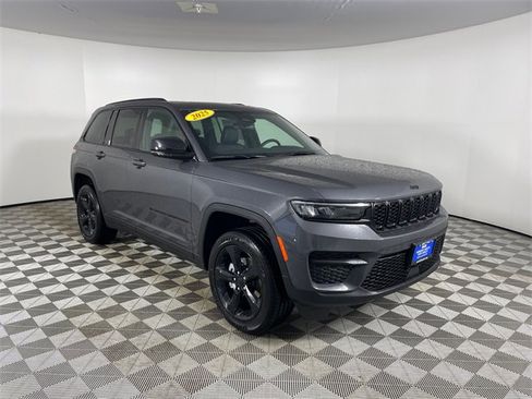 New 2025 Jeep Grand Cherokee 4WD image 7