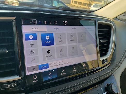 Used 2023 Chrysler Pacifica Touring-L FWD image 21
