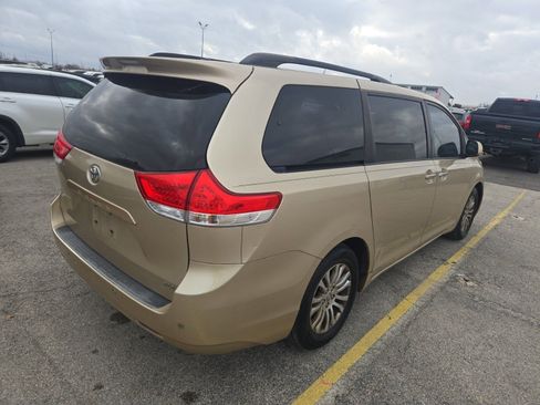 Used 2011 Toyota Sienna XLE w/ XLE Navigation Pkg image 3