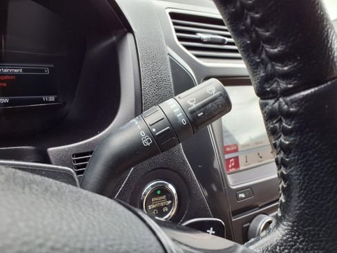 Used 2017 Ford Explorer XLT w/ Equipment Group 202A FWD image 20
