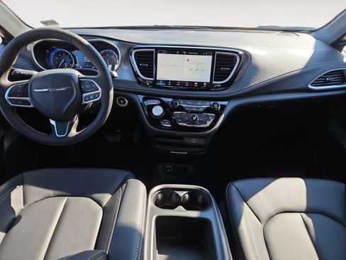 New 2026 Chrysler Pacifica Select image 10