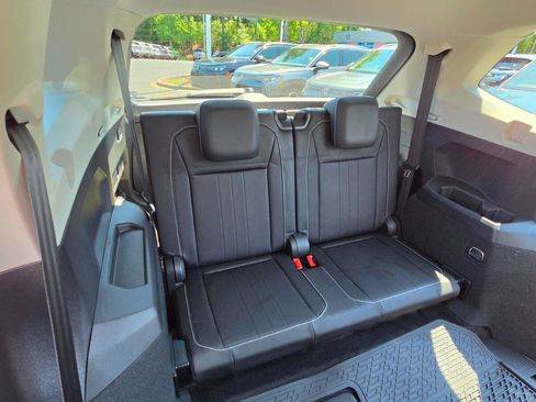 Certified 2023 Volkswagen Tiguan SE w/ Panoramic Sunroof Package FWD image 49