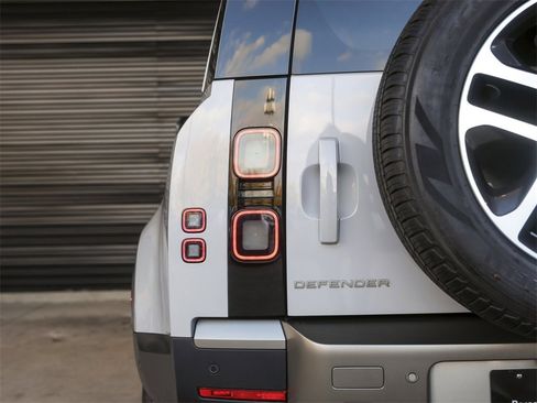 Used 2026 Land Rover Defender 110 S image 13