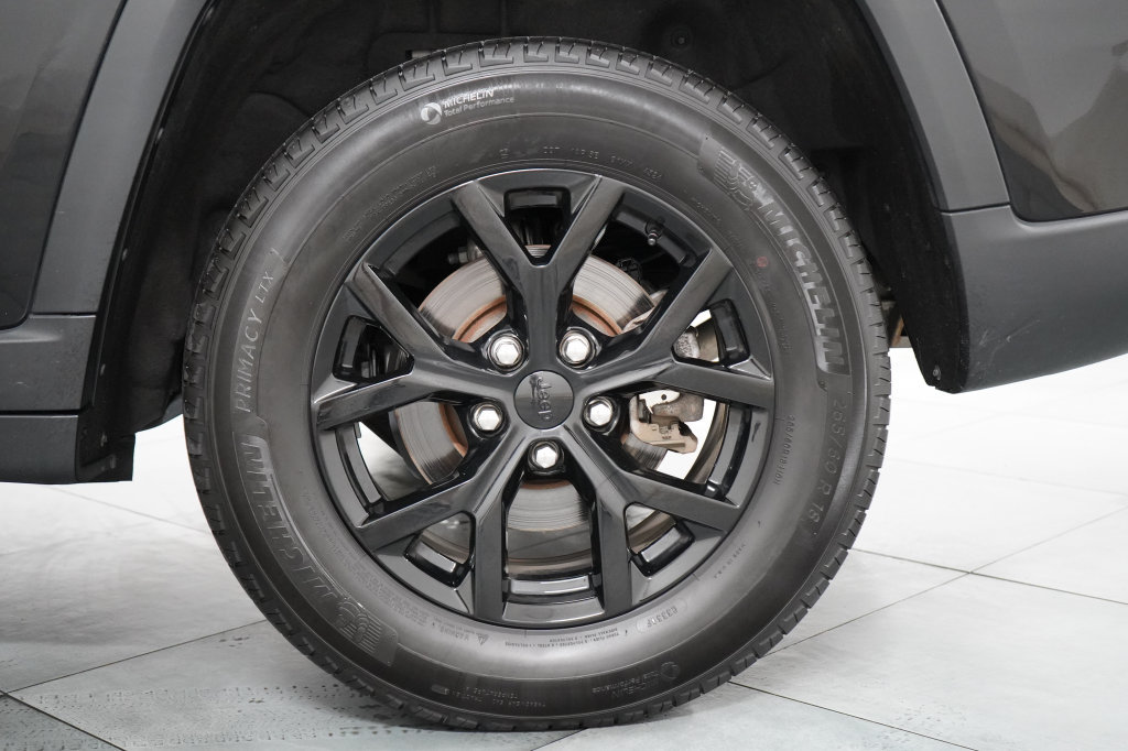 Certified 2025 Jeep Grand Cherokee Altitude AWD/4WD image 35