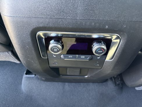 Used 2025 GMC Yukon XL Denali AWD/4WD image 32
