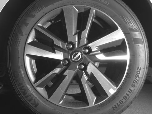 Used 2025 Nissan Versa SV w/ Trunk Package image 14