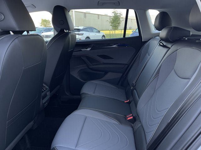New 2025 Volkswagen Tiguan SE FWD image 27