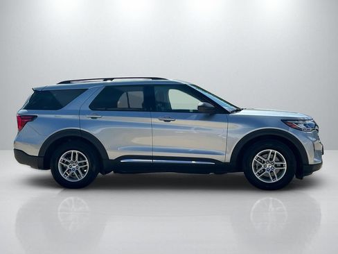Used 2025 Ford Explorer Active w/ Active Comfort Package RWD image 4
