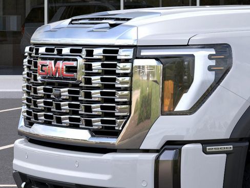New 2026 GMC Sierra 2500 Denali w/ Denali Reserve Package AWD/4WD image 13