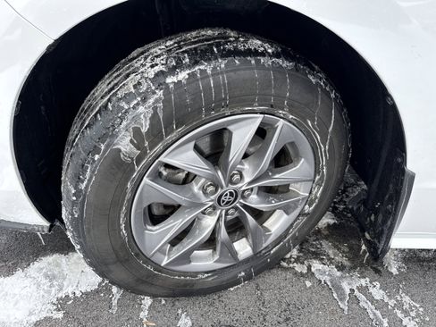 Used 2023 Toyota Sienna XLE image 4