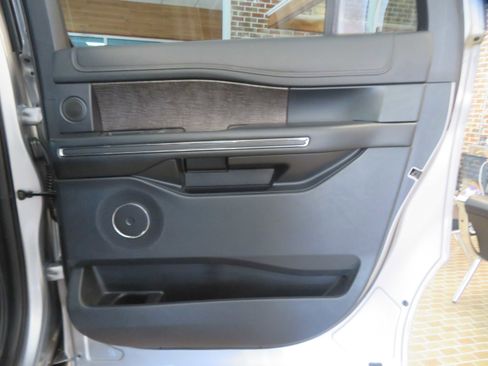 Used 2021 Ford Expedition Max Limited image 19