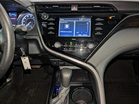 Used 2020 Toyota Camry LE FWD image 31