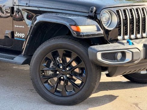 Used 2023 Jeep Wrangler Unlimited Sahara w/ Cold Weather Group AWD/4WD image 2