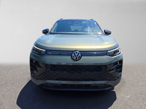 Used 2025 Volkswagen Tiguan SE R-Line AWD/4WD image 8