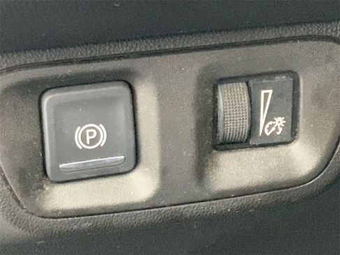 Used 2022 GMC Acadia SLE image 18