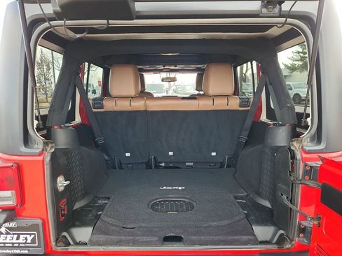 Used 2017 Jeep Wrangler Unlimited Sahara w/ Max Tow Package image 10