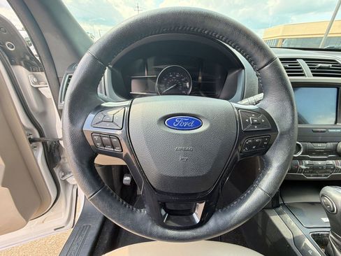 Used 2019 Ford Explorer XLT w/ Equipment Group 202A FWD image 9