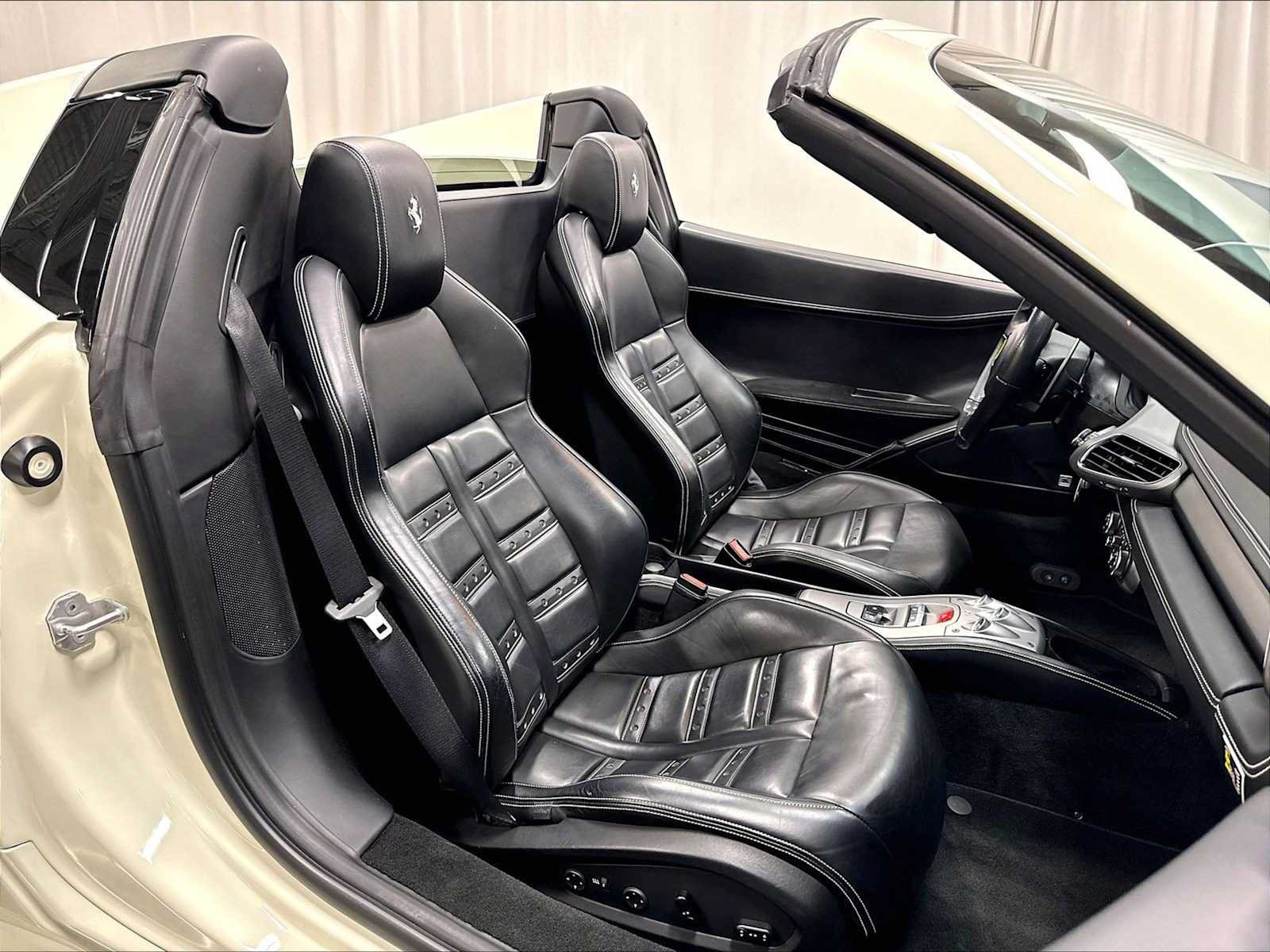 Used 2015 Ferrari 458 Spider RWD image 28