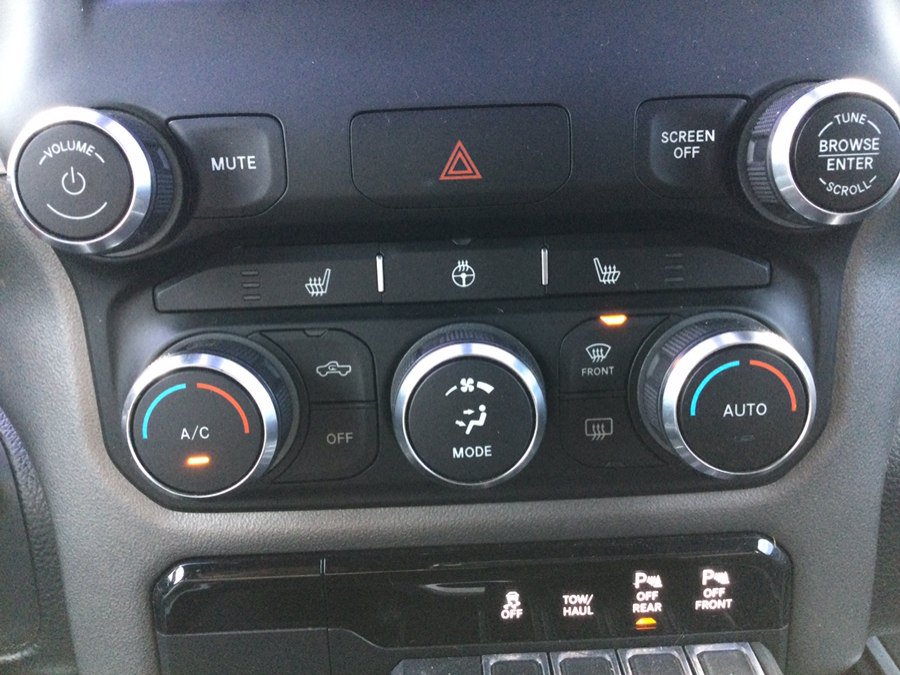 Used 2020 RAM 1500 4x4 Crew Cab image 32