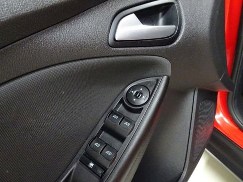 Used 2014 Ford Focus SE w/ SE Sport Package image 20