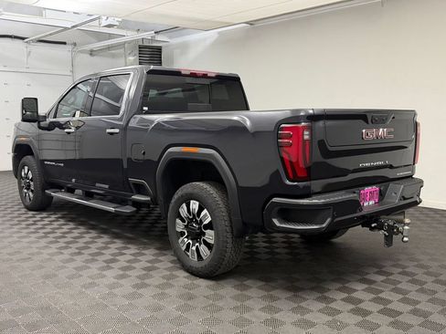 Used 2025 GMC Sierra 2500 Denali w/ Technology Package AWD/4WD image 3