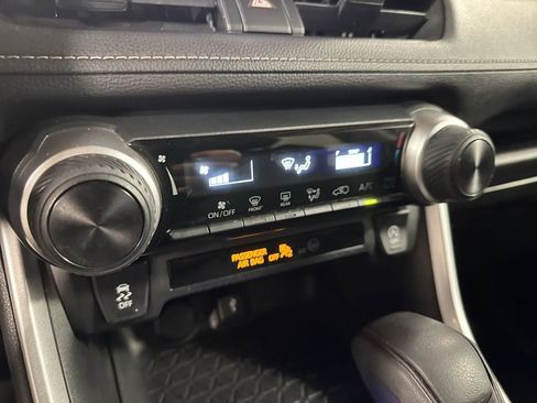 Used 2021 Toyota RAV4 LE image 25