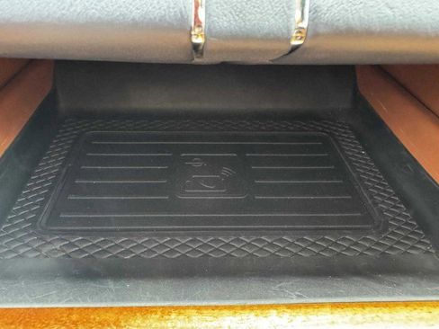 Used 2023 Bentley Bentayga Extended Wheelbase image 40