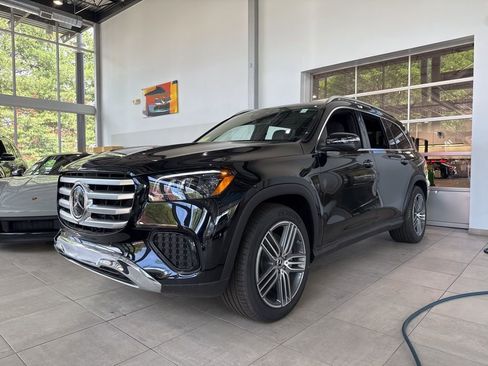 Certified 2025 Mercedes-Benz GLS 450 4MATIC image 3
