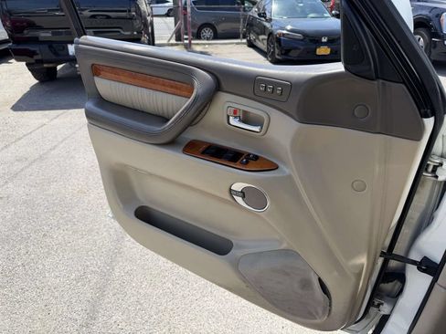 Used 2004 Lexus LX 470 4WD image 27
