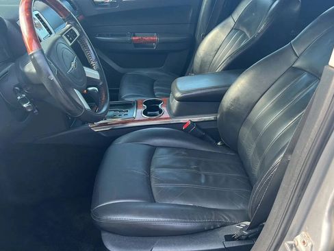 Used 2008 Chrysler 300 C w/ Navigation & Sound Group II RWD image 12