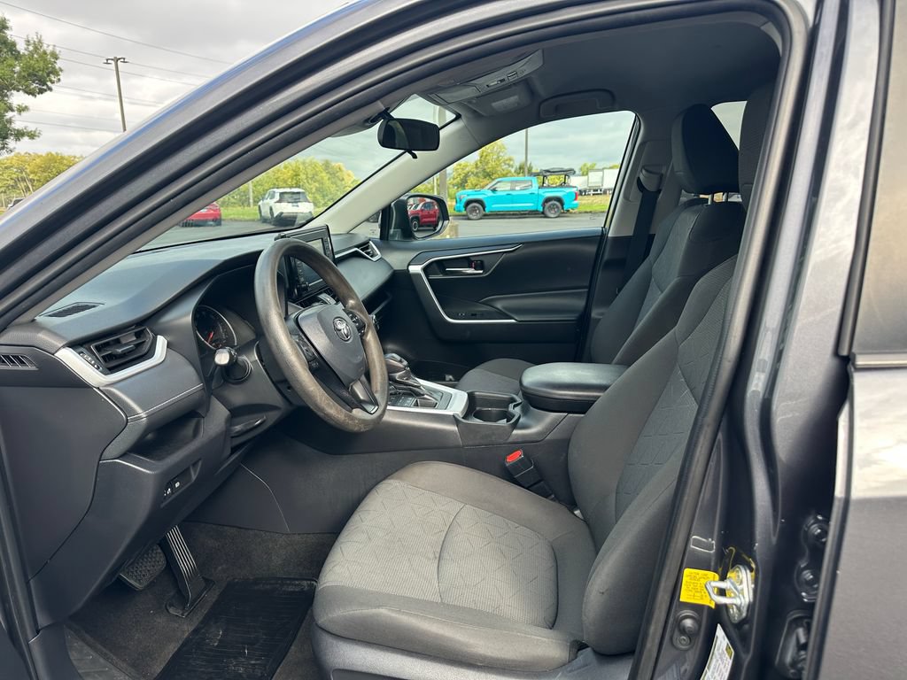 Used 2021 Toyota RAV4 XLE AWD/4WD image 10