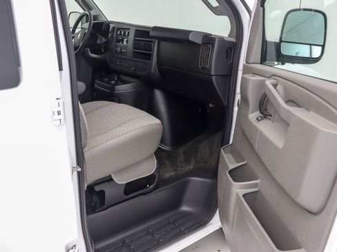 Used 2018 Chevrolet Express 3500 LT w/ LT Preferred Equipment Group RWD image 15