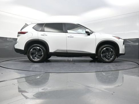 Used 2025 Nissan Rogue SV AWD/4WD image 38