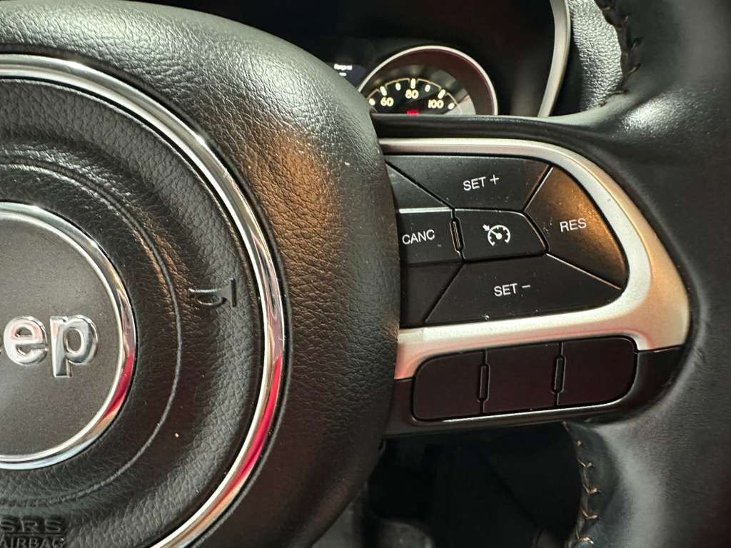 Used 2018 Jeep Compass Latitude w/ Popular Equipment Group FWD image 18