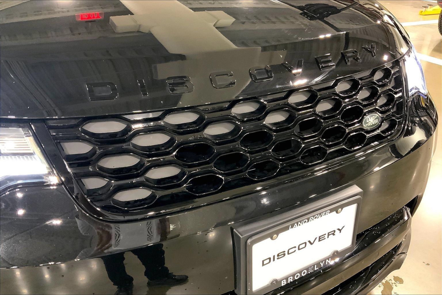 Certified 2025 Land Rover Discovery Dynamic SE AWD/4WD image 6
