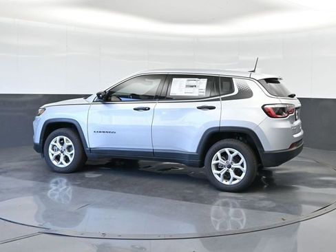 Used 2025 Jeep Compass Sport w/ Mopar Graphics Package AWD/4WD image 7