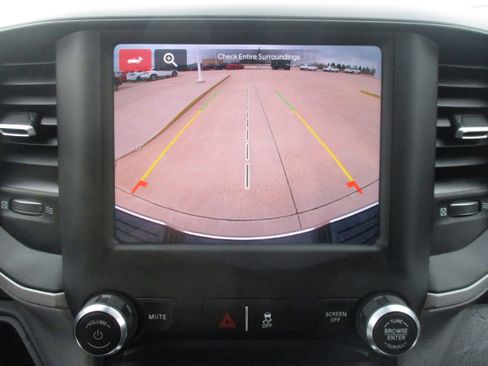 Used 2024 RAM 3500 Tradesman w/ Chrome Appearance Group AWD/4WD image 28