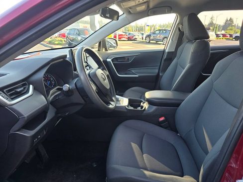 Used 2019 Toyota RAV4 LE AWD/4WD image 8