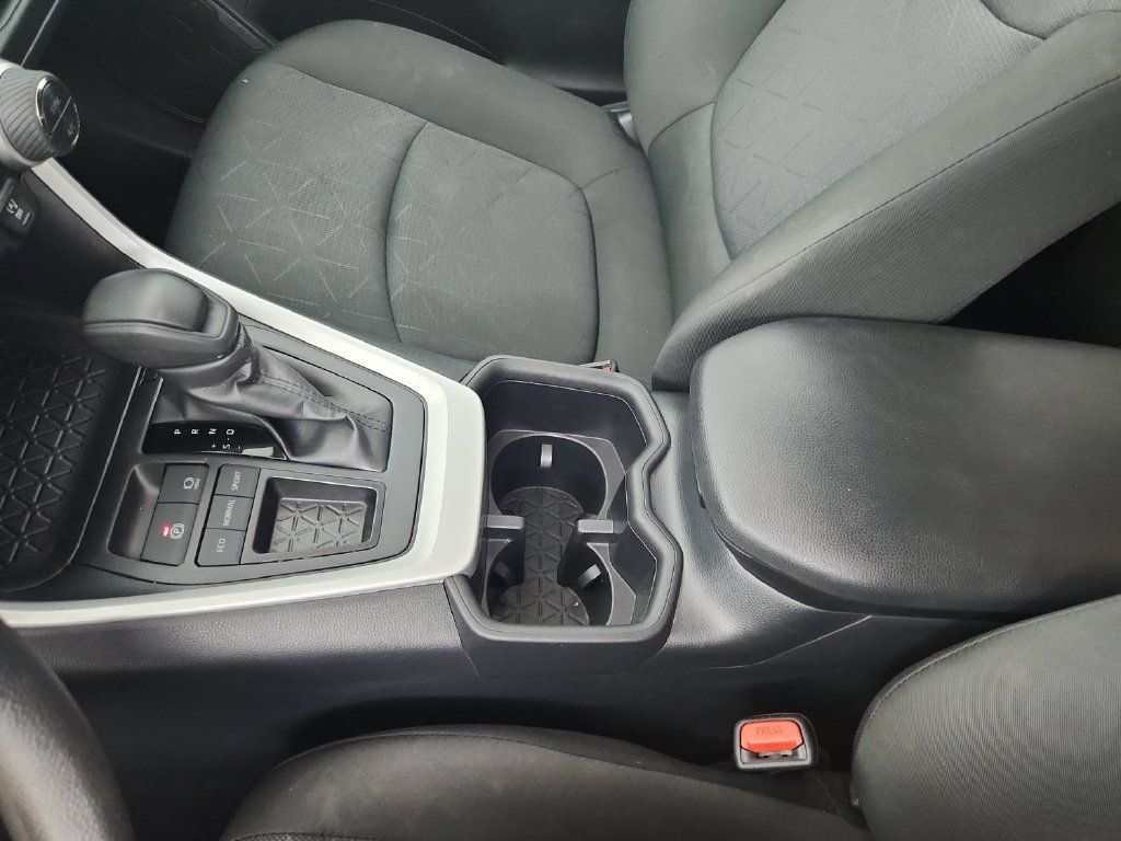 Used 2025 Toyota RAV4 XLE FWD image 29