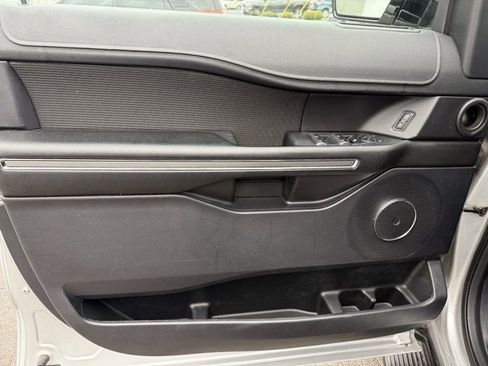 Used 2019 Ford Expedition XLT image 9